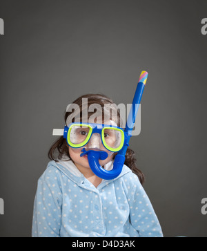 Girl wearing blue masque tuba Banque D'Images