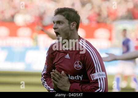 L'attaquant grec Angelos Charisteas de 1.FC Nuremberg se plaint au cours de la Bundesliga match 1.FC Nuremberg v Hansa Rostock au stade easyCredit de Nuremberg, Allemagne, 09 février 2008. Le match se termine par un nul 1-1. Photo : Daniel Karmann Banque D'Images