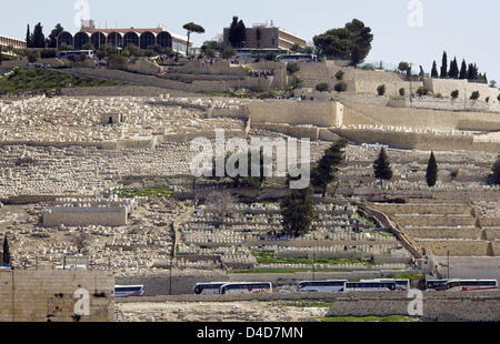 La photo montre le mont des oliviers avec le cimetière juif à Jérusalem, Israël, 19 mars 2008. Photo : Grimm par les pairs Banque D'Images