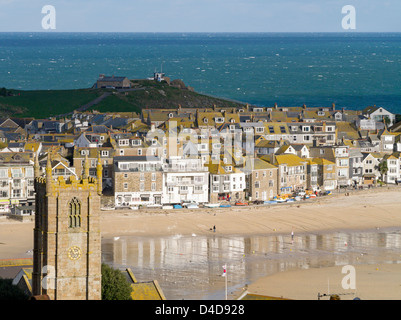 Au-dessus de St Ives Harbour Beach et de la ville de Cornwall, UK. Banque D'Images