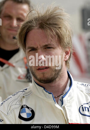 L'allemand pilote de Formule 1 Nick Heidfeld BMW Sauber de représentée dans la voie des stands après la deuxième session d'essais au circuit de Sakhir, près de Manama, Bahreïn, le 04 avril 2008. La Formule 1 Grand Prix de Bahreïn aura lieu le 06 avril. photo : FELIX HEYDER Banque D'Images