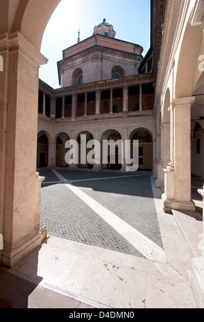 L'Italie, Lazio, Rome, Église Santa Maria della Pace, cloître par Donato Bramante 16e siècle Banque D'Images