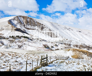 MAM tor Ridge (grande crête) couvert de neige Derbyshire Peak district Park Hope Valley England UK GB Europe Banque D'Images