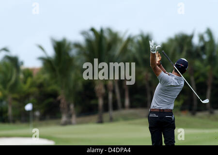 Ryo Ishikawa (JPN), mars 2013 - Golf : Ryo Ishikawa du Japon tees au large sur 183 yard, 8e trou pour le trou en un au cours du troisième tour de l'Open de Porto Rico le tournoi de golf PGA à Rio Grande, Porto Rico. (Photo par Yasuhiro JJ Tanabe/AFLO) Banque D'Images