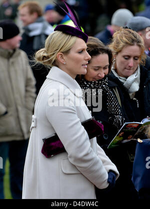 Cheltenham, Royaume-Uni. 12 mars 2013. Zara Phillips et Mike Tindall assister à la première journée du Festival de Cheltenham 2013. Credit : Jules Annan /Alamy Live News Banque D'Images