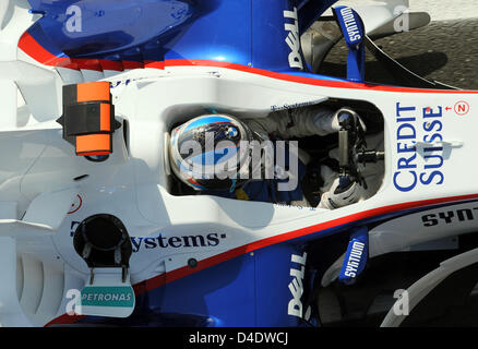 L'allemand pilote de Formule 1 Nick Heidfeld BMW Sauber de représentée dans la voie des stands lors de la première session de la pratique du Circuit de Catalunya à Montmelo, près de Barcelone, Espagne, 25 avril 2008. Le Grand Prix de Formule 1 d'Espagne se tiendra ici le 27 avril. Photo : Gero Breloer Banque D'Images