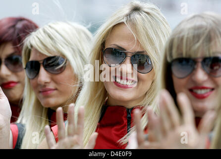 Les filles posent devant la grille 2008 Grand Prix de Turquie de Formule 1 au circuit d'Istanbul Park à Istanbul, Turquie, 11 mai 2008. Le Grand Prix de Turquie aura lieu le 11 mai. Photo : FELIX HEYDER Banque D'Images