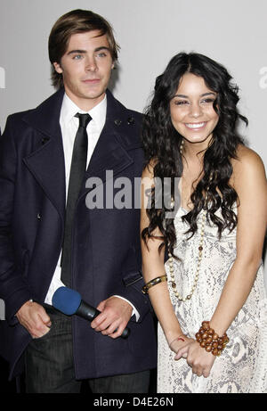 Acteurs Zac Efron et Vanessa Hudgens arrivent à la première Allemande de 'High School Musical 3 : Senior Year' au Mathaeser Filmpalast à Munich, Allemagne, 05 octobre 2008. Photo : Hubert Boesl Banque D'Images