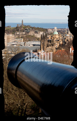 Carlton Hill de l'une des tourelles dans le château d'Édimbourg Banque D'Images