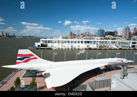 Avion concorde sur l'ENVOL DE INTREPID SEA AIR AND SPACE MUSEUM MANHATTAN NEW YORK USA Banque D'Images