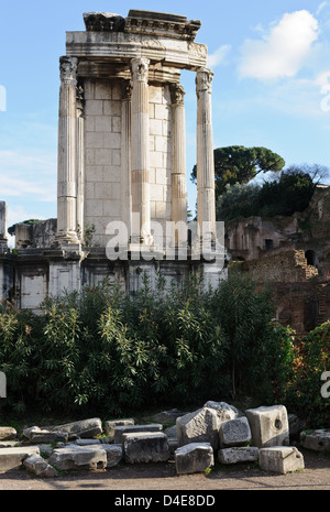 Les ruines de 'Foro Romano' Forum Romain ou cœur de l'Empire romain maintenant une attraction touristique dans la Rome moderne la capitale de l'Italie Banque D'Images