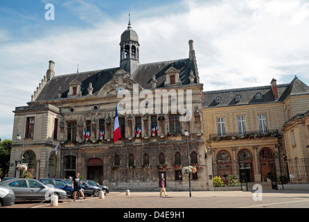 L'Hôtel de Ville à la place de l'Hôtel de ville, Noyon, Oise, Picardie, France. Banque D'Images