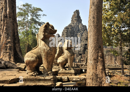 Entrée au temple Bayon avec lions gardien Angkor Thom Cambodge complexe Banque D'Images
