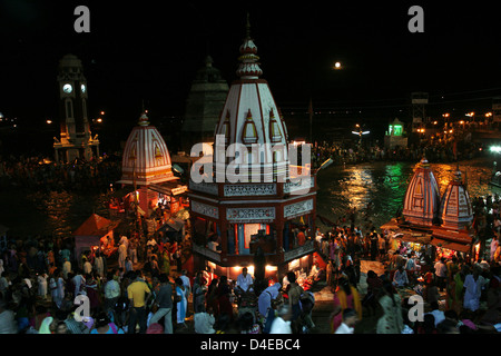 Har Ki Pairi Ghat de nuit à Haridwar. Banque D'Images