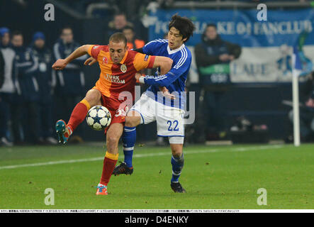 Gelsenkirchen, Allemagne. 12 mars 2013. Nordin Amrabat (Galatasaray), Atsuto Uchida (Schalke), 12 mars 2013 - Football : Football / Ligue des Champions Tour de 16, 2e match aller entre le FC Schalke 04 2-3 à Galatasaray Veltins Arena à Gelsenkirchen, Allemagne. (Photo de Takamoto Tokuhara/AFLO/Alamy Live News) Banque D'Images