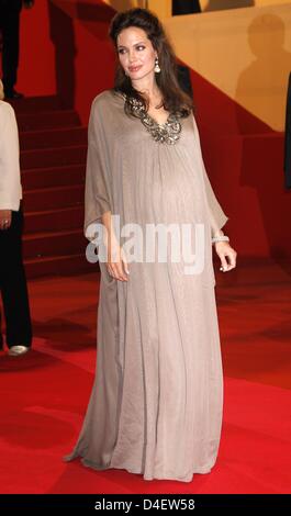 Nous enceinte Angelina Jolie actrice quitte la première de "l'échange" au Palais des Festivals à la 61e Festival de Cannes à Cannes, France, 20 mai 2008. Photo : Hubert Boesl Banque D'Images