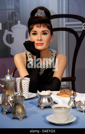 Tokyo, Japon. 13 mars 2013. La figure de cire d'Audrey Hepburn, une actrice britannique, est affiché pendant une séance d'information pour l'ouverture de la musée de cire Madame Tussauds Tokyo à Odaiba, Tokyo, Mars 13 , 2013. Le Madame Tussauds Tokyo, qui est la 14e succursale de la célèbre British Wax Museum, est ouvert au public le 15 mars 2013. Ainsi que des célébrités internationales et image le musée japonais propose également l'étoile du football local Kazuyoshi Miura. Credit : AFLO Co.,Ltd / Alamy Live News Banque D'Images