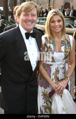 Le Prince Willem-Alexander des Pays-Bas (L) et son épouse la princesse maxima des Pays-Bas assister à la cérémonie de remise des prix de la Willem I 2008 award à La Haye, Pays-Bas, 29 mai 2008. Le prix est une réplique d'une statue du roi Willem I. Photo : Patrick van Katwijk Banque D'Images