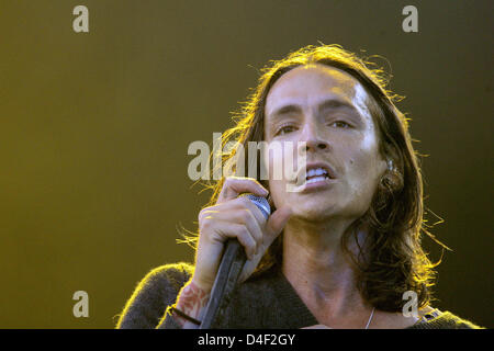 Chanteur du groupe 'crossover nous Incubus', Brandon Boyd, fonctionne à l'open air music festival annuel "Rock im Park" à Nuremberg, Allemagne, 07 juin 2008. L'événement de trois jours avec 60 000 visiteurs et 90 bandes de la scène se termine le 08 juin. Photo : Daniel Karmann Banque D'Images