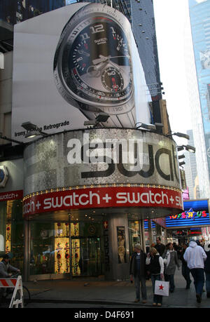 Une filiale pour les montres de 'swatch' est photographié à Times Square à Manhattan, New York, États-Unis, 25 février 2008. Photo : Alexandra Schuler Banque D'Images