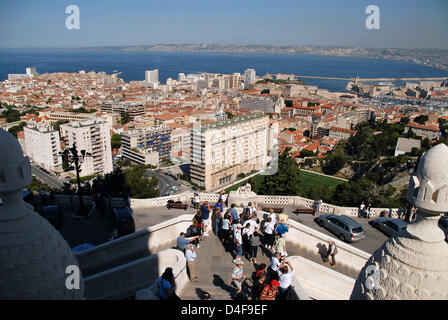 Vue depuis l'église Notre Dame de la Garde sur Marseille, France, 06 mai 2008. La ville de Marseille s'applique pour la capitale européenne de la Culture 2013. Photo : Andreas Engelhardt Banque D'Images