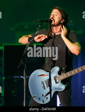 Leader du groupe 'Foo Fighters' Dave Grohl en prestation au Southside Festival 2008 à Neuhausen ob Eck, Allemagne, 22 juin 2008. 45 000 visiteurs ont assisté aux trois jours de fête de la musique. Styles de musique allant du reggae au hip-hop et de punk. Photo : Marc Mueller Banque D'Images