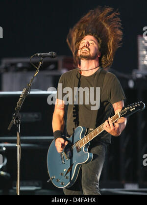 Leader du groupe 'Foo Fighters' Dave Grohl en prestation au Southside Festival 2008 à Neuhausen ob Eck, Allemagne, 22 juin 2008. 45 000 visiteurs ont assisté aux trois jours de fête de la musique. Styles de musique allant du reggae au hip-hop et de punk. Photo : Marc Mueller Banque D'Images