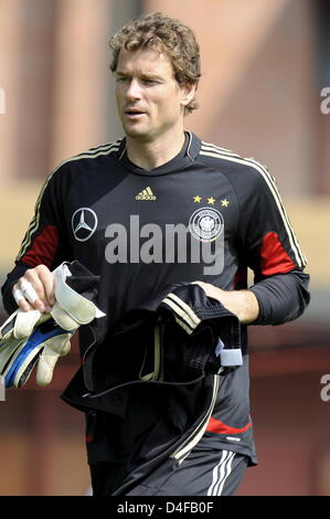 Le gardien de but allemand Jens Lehmann lors d'une session de formation de l'équipe nationale de football allemande sur un terrain d'entraînement à Tenero près de Locarno, Suisse, le 24 juin 2008. Photo : Peter Kneffel dpa  + + +# # # # # #  dpa + + + Banque D'Images