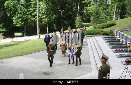 La Reine Beatrix des Pays-Bas visite Cimetière Antakalnis à Vilnius, Lituanie, 24 juin 2008. La Reine Beatrix est arrivé pour une visite officielle de trois jours. Photo : Albert Philip van der Werf (Pays-Bas) Banque D'Images