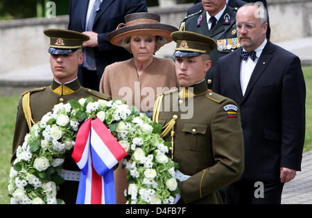 La Reine Beatrix des Pays-Bas visite Cimetière Antakalnis à Vilnius, Lituanie, 24 juin 2008. Le même jour, la Reine Beatrix est arrivé pour une visite officielle de trois jours. Photo : Patrick van Katwijk Banque D'Images