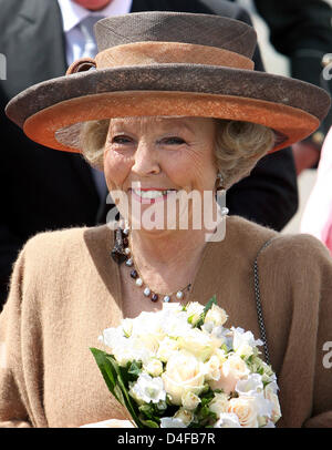 La Reine Beatrix des Pays-Bas visite Cimetière Antakalnis à Vilnius, Lituanie, 24 juin 2008. Le même jour, la Reine Beatrix est arrivé pour une visite officielle de trois jours. Photo : Patrick van Katwijk Banque D'Images