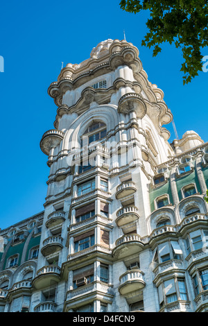 BUENOS AIRES - CIRCA NOVEMBRE 2012 : Façade du Palacio Barolo, vers novembre 2012. Le bâtiment est vue sur la ville, situé dans l'Avenida de Mayo quand il a été construit a été le plus haut bâtiment de ville et de l'Amérique du Sud. Banque D'Images