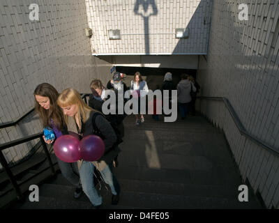 La photo montre l'entrée de la station de métro de la Bibliothèque Lénine à Moscou, Russie, 08 mai 2008. Photo : Bjoern Steinz