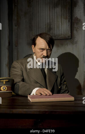 Une figure de cire d'Adolf Hitler est exposée à la cire figure cabinet 'Madame Tussaud' à Berlin, Allemagne, 3 juillet 2008. La célèbre figure de cire cabinet ouvre sa 8ème agence à Berlin le 5 juillet 2008. Huit thèmes différents sont présentés sur 2500 m² d'exposition. Photo : ARNO BURGI Banque D'Images