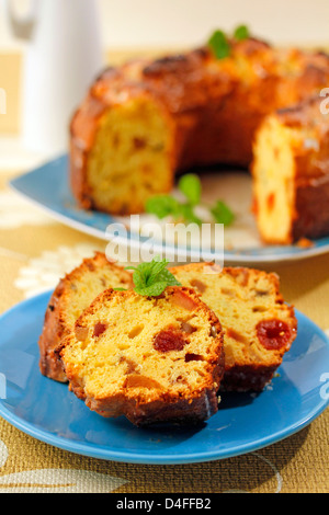 La couronne aux fruits confits. Recette disponible. Banque D'Images