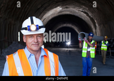 Businessman standing in tunnel Banque D'Images