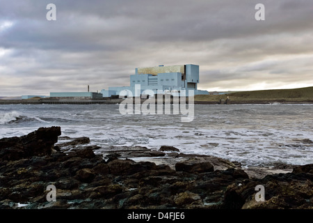 Nucléaire de Torness, vus de près de Dunbar dans Skateraw Bay East Lothian, Ecosse Banque D'Images