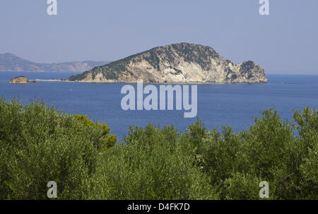 L'île de Marathonissi, également nommé "l'île aux tortues", capturés près de Limni Keriou sur l'île de Zante, Grèce, 21 juin 2008. 'L'île aux tortues" a obtenu le nom de sa forme en forme de tortue et la tortue caouanne (Caretta caretta), qui niche à ses rives. Photo : Uwe Anspach Banque D'Images