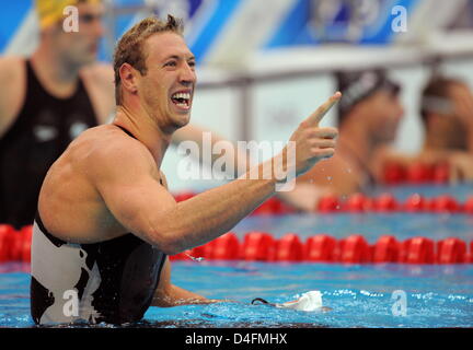 Alain Bernard de la France célèbre sa médaille d'or dans l'épreuve du 100 m nage libre à l'échelle nationale Centre aquatique des Jeux Olympiques de 2008 à Beijing, Beijing, Chine, 14 août 2008. Photo : Bernd Thissen dpa (c) afp - Bildfunk Banque D'Images