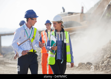 Business people talking in quarry Banque D'Images