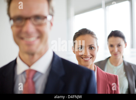 Business people smiling in office Banque D'Images