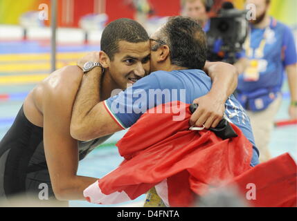 Oussama Melloui jubilates de Tunisie après avoir remporté men's 1500m nage libre dans le Centre national de natation au Jeux Olympiques de Beijing 2008 Beijing, Chine, 17 août 2008. Photo : Bernd Thissen dpa (c) afp - Bildfunk Banque D'Images