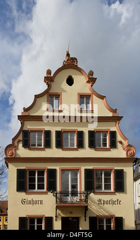 Bâtiment historique de l'Unicorn pharmacie (Einhorn-Apotheke, vers 1772), la ville d'Offenburg Baden-Wurttemberg, Allemagne Banque D'Images