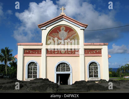 La photo montre l'église Notre Dame des laves à piton Sainte-rose sur la Reunion, 15 avril 2008. En avril 1977, deux coulées de lave ont détruit plus de 20 maisons et seulement s'arrêta en face de l'église. La lave solidifiée autour de l'église peuvent encore être visités. L'événement a été considéré comme un miracle divin. Photo : Lars Halbauer Banque D'Images