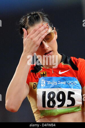 Ariane Friedrich de Allemagne réagit lors de la finale du saut en hauteur femmes dans le Track & Field events dans le Stade National des Jeux Olympiques de 2008 à Beijing, Beijing, Chine, 23 août 2008. Photo : Bernd Thissen # # # # # #  dpa Banque D'Images