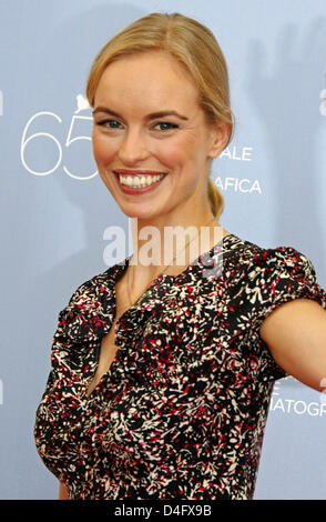 L'actrice allemande Nina Hoss pose pour les photographes après une conférence de presse pour le film "Jéricho" au 65e Festival International du Film de Venise à Venise, Italie, 28 août 2008. Photo : Hubert Boesl Banque D'Images