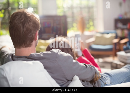 Couple relaxing on sofa together Banque D'Images