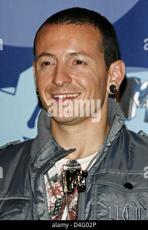 Chanteur Chester Bennington de Linkin Park "bande" pose dans la salle de presse au 2008 MTV Video Music Awards au Paramount Studios à Hollywood, Los Angeles, USA, 07 septembre 2008. Photo : Hubert Boesl Banque D'Images