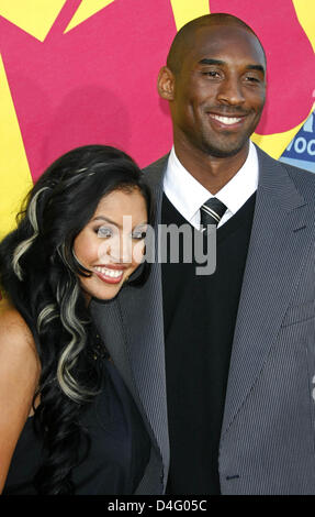 Joueur de basket-ball Kobe Bryant (R) et son épouse Vanessa arriver au 2008 MTV Video Music Awards au Paramount Studios à Hollywood, Los Angeles, USA, 07 septembre 2008. Photo : Hubert Boesl Banque D'Images