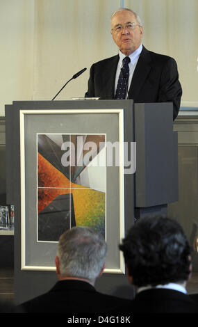 L'ambassadeur des Etats-Unis en Allemagne William R. Timken offre commemorational aspeech lors d'un service pour les victimes des attentats du Centrum Judaicum à Berlin, Allemagne, 11 septembre 2008. Sept ans après les attentats contre le World Trade Center et le Pentagone, l'Ambassadeur des Etats-Unis à l'Allemagne William R. Timken, la communauté juive de Berlin et la Fondation Nouvelle Synagogue invité des parents de l'allemand Banque D'Images